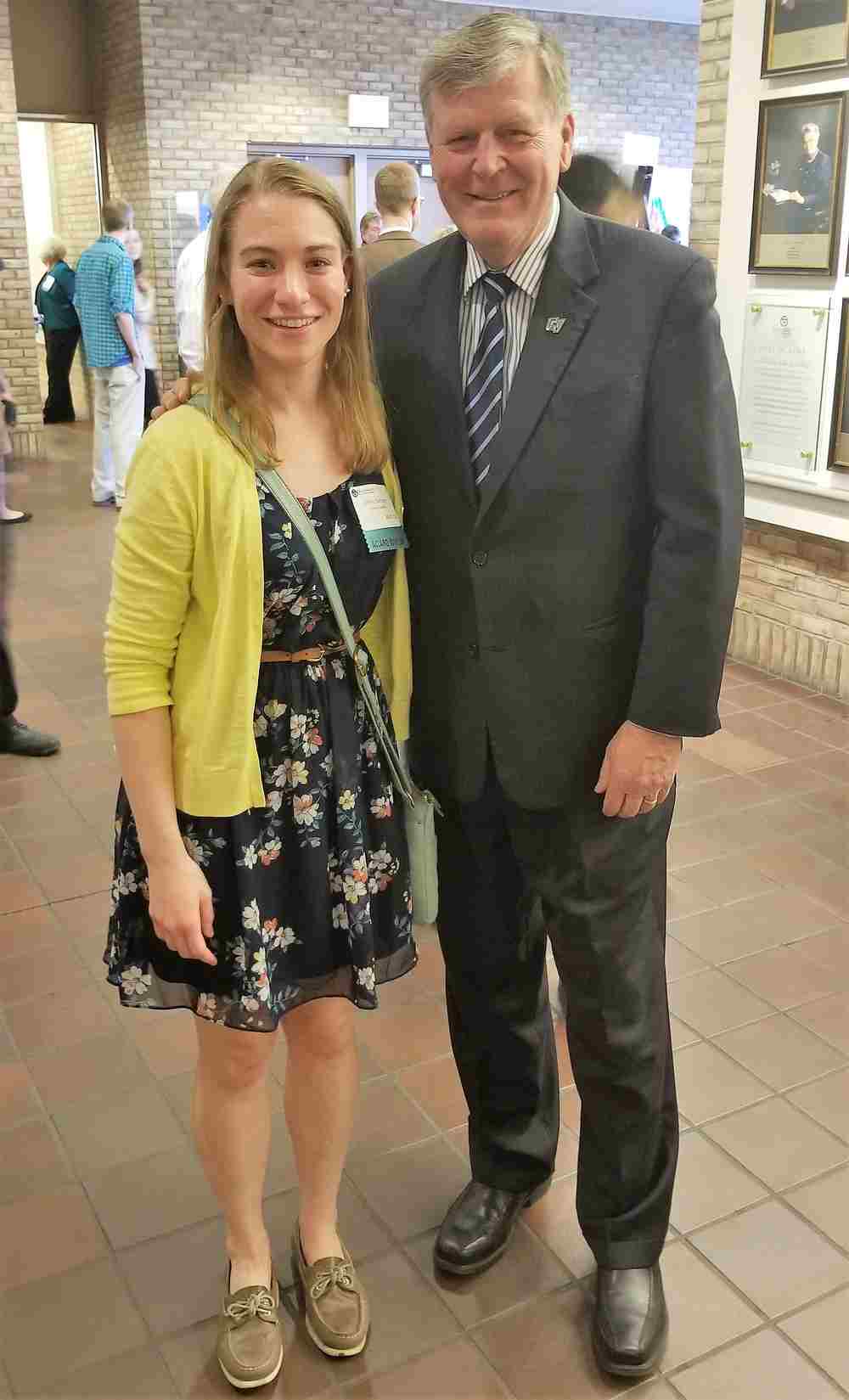 Ellen Siemon receives LIB Academic Excellence Award